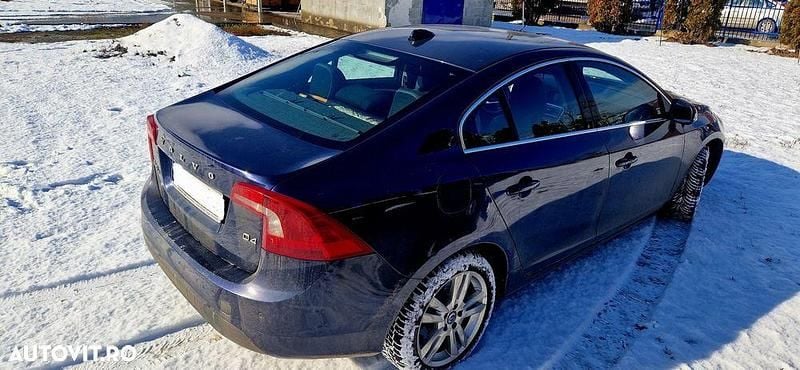 Second-hand Volvo S60 Momentum 163 CP (119 kW) 2012 Culoarealbastru Berlinǎ