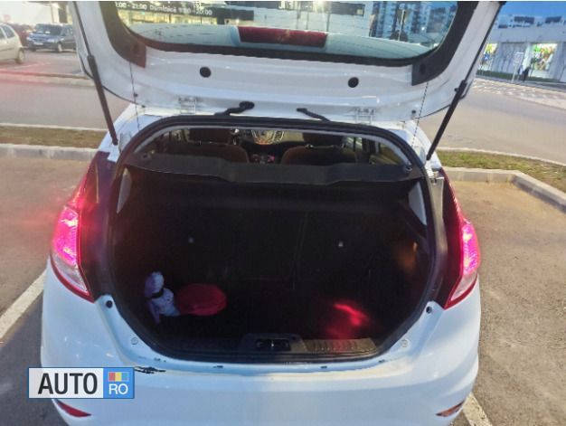 Second-hand Ford Fiesta 75 CP (55 kW) 2014 Alb Hatchback