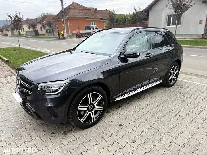 Culoarenegru Utilizat 2020 Mercedes GLC220 SUV | 34.500 EUR (Preț OK) - Imagine 1/4