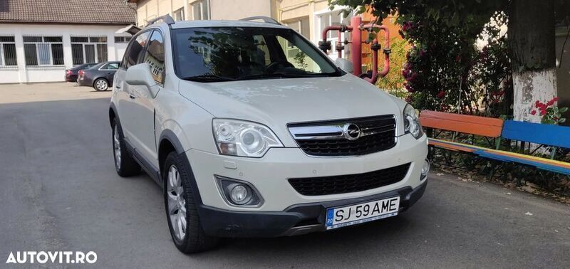 Alb Utilizat 2011 Opel Antara Cosmo SUV | 3.700 EUR (Super Preț) - Imagine 1/4