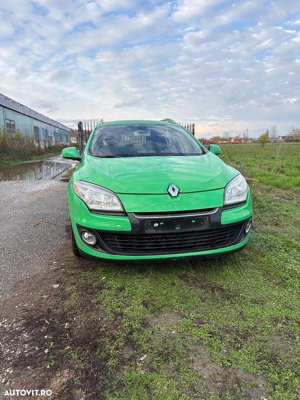 Culoareverde Utilizat 2014 Renault Mégane GrandTour Business Break | 3.250 EUR (Super Preț) - Imagine 1/4