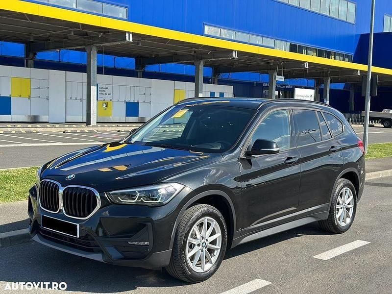 Culoarenegru Utilizat 2022 BMW X1 SUV | 21.900 EUR (Preț bun) - Imagine 1/4