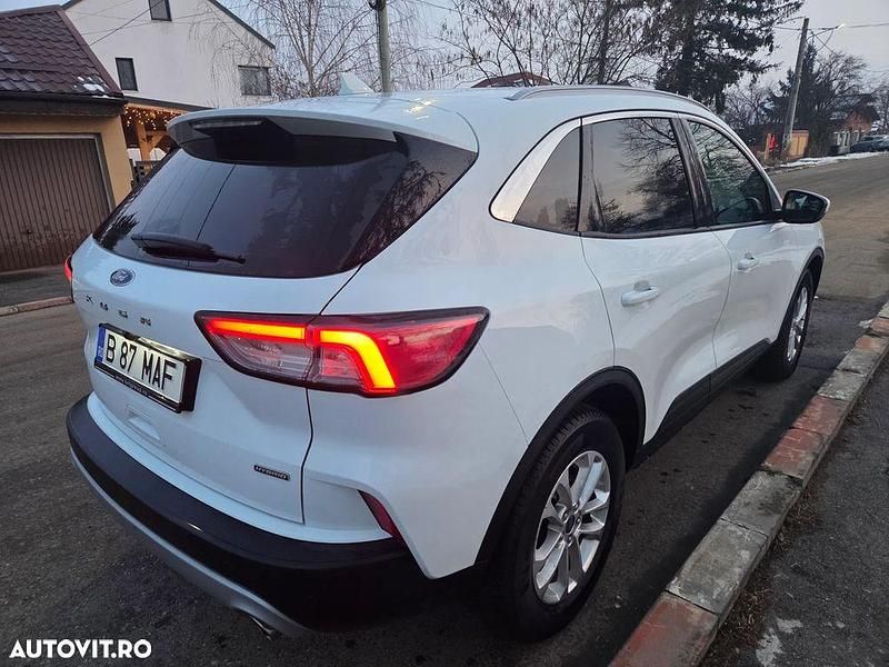 Second-hand Ford Kuga Cool & Connect 190 CP (139 kW) 2022 Culoarealb SUV