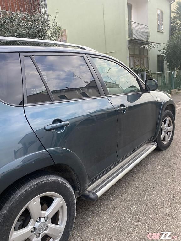Second-hand Toyota RAV4 Luxury 220 CP (161 kW) 2006 Verde SUV