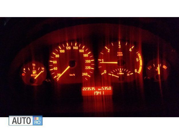 Albastru marin Utilizat 2002 BMW 320 Berlinǎ | 2.950 EUR (Puțin scump) - Imagine 1/4