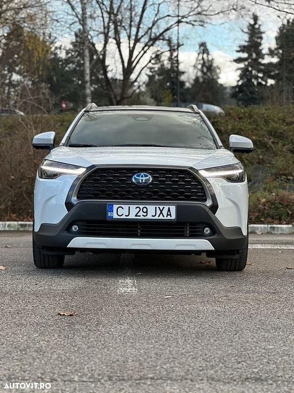 Culoarealb Utilizat 2024 Toyota Corolla Cross SUV | 36.300 EUR (Preț OK) - Imagine 1/4