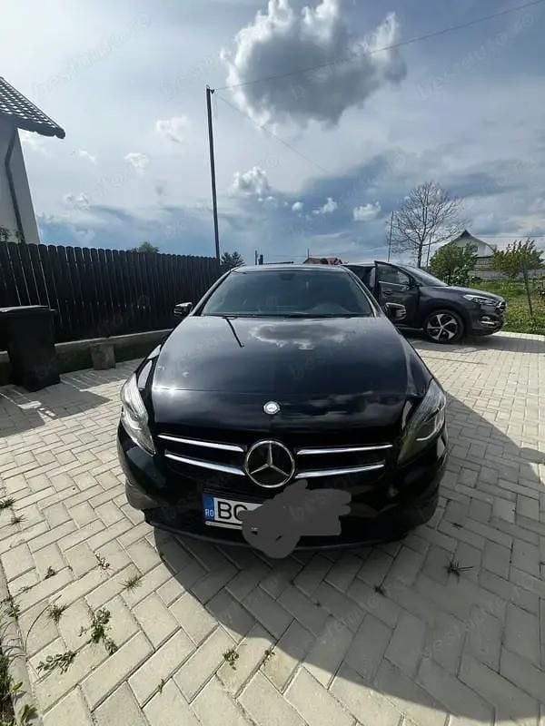 Negru Utilizat 2013 Mercedes A200 Hatchback | 7.900 EUR (Preț bun) - Imagine 1/3