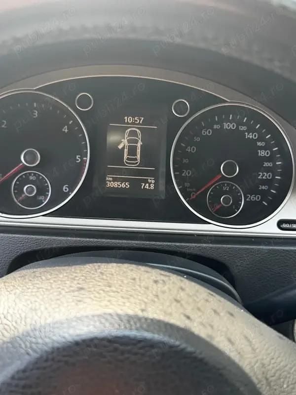 Gri Utilizat 2013 VW Passat Berlinǎ | 6.000 EUR (Preț bun) - Imagine 1/4