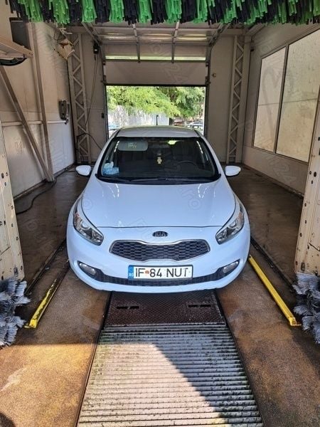 Alb Second-hand 2015 Kia Ceed Hatchback | 6.750 EUR (Preț OK) - Imagine 1/4