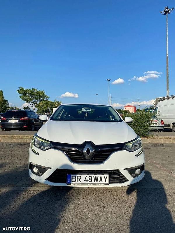 Culoarealb Utilizat 2018 Renault Mégane IV Berlinǎ | 8.000 EUR (Preț bun) - Imagine 1/4