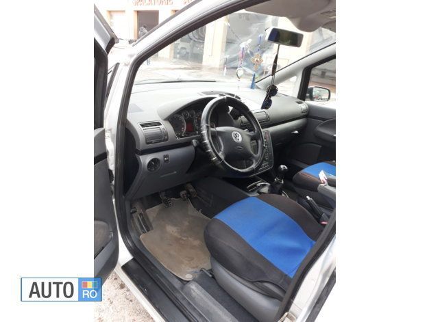 Argintiu Utilizat 2002 VW Sharan Monovolum | 3.900 EUR - Imagine 1/4