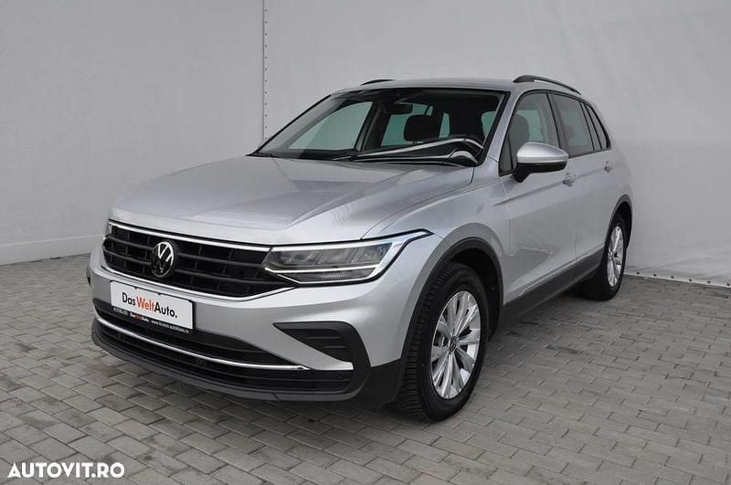 Argintiu metalic Utilizat 2023 VW Tiguan Life SUV | 27.750 EUR (Preț OK) - Imagine 1/4