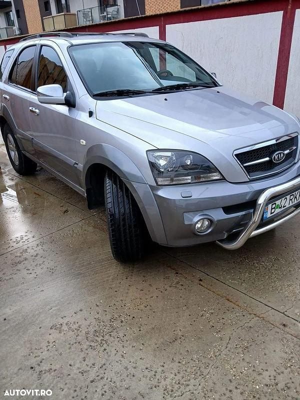Culoareargint Utilizat 2005 Kia Sorento SUV | 3.500 EUR (Preț OK) - Imagine 1/4
