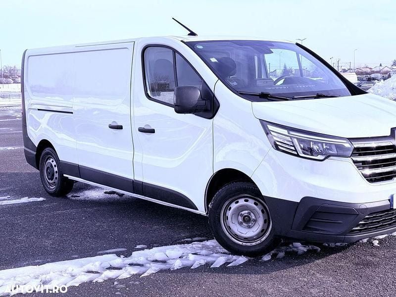 Second-hand Renault Trafic 130 CP (95 kW) 2022 Culoarealb Monovolum