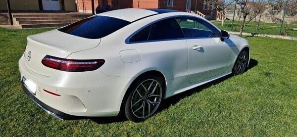 Alb Utilizat 2021 Mercedes E200 Coupe | 42.900 EUR (Scump) - Imagine 1/4