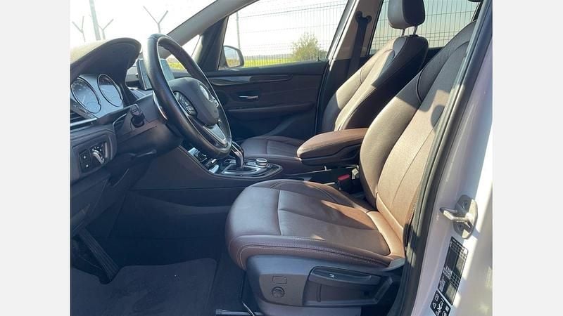 Mineral white metallic metalizat Utilizat 2022 BMW 218 Comfort Edition Monovolum | 23.208 EUR (Preț OK) - Imagine 1/4