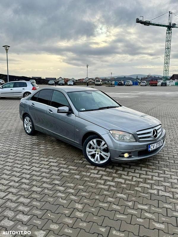 Second-hand Mercedes C200 Avantgarde 136 CP (100 kW) 2010 Culoareargint Hatchback
