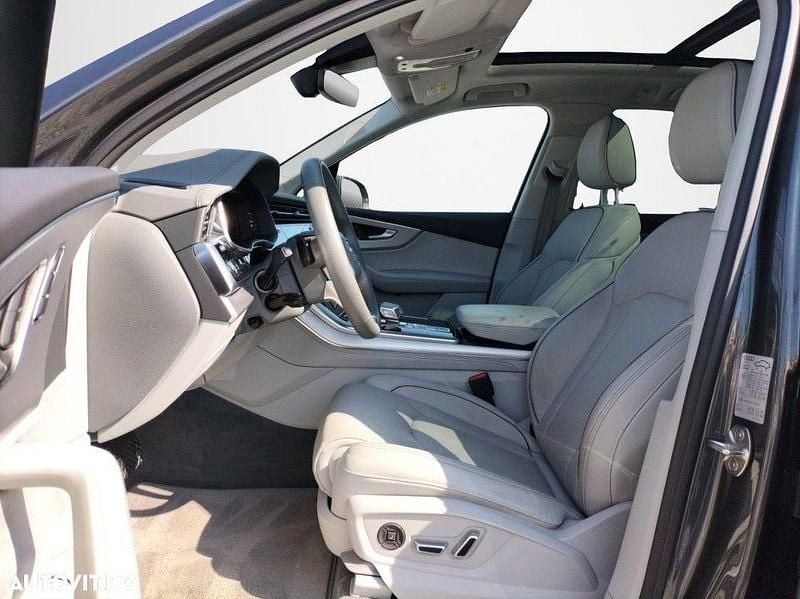 Second-hand Audi Q7 S-Line 394 CP (289 kW) 2024 Gri mediu  normal SUV