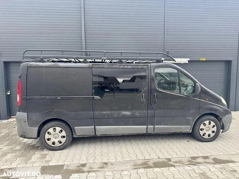 Second-hand Opel Vivaro 114 CP (83 kW) 2008 Culoarenegru Monovolum