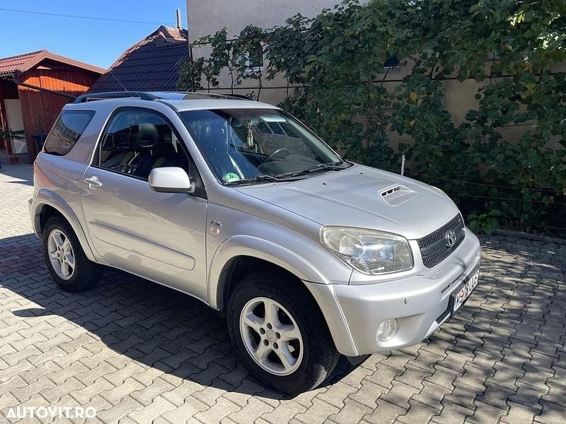 Culoareargint Utilizat 2004 Toyota RAV4 Executive SUV | 4.900 EUR (Preț OK) - Imagine 1/4