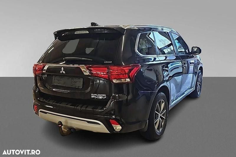 Second-hand Mitsubishi Outlander P-HEV Invite 135 CP (99 kW) 2019 Culoarenegru SUV
