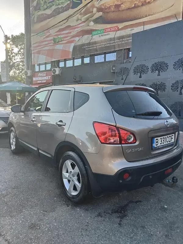 Bej Utilizat 2009 Nissan Qashqai SUV | 4.200 EUR (Preț bun) - Imagine 1/4