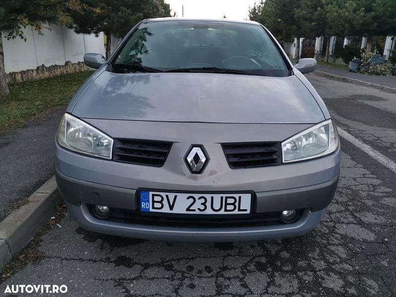 Culoareargint Utilizat 2004 Renault Mégane Cabriolet Dynamique Cabrio | 2.000 EUR - Imagine 1/4