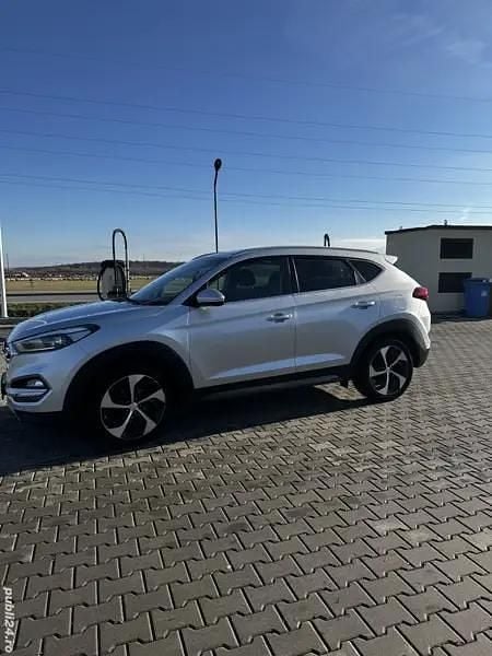 Gri Utilizat 2016 Hyundai Tucson SUV | 13.000 EUR (Preț OK) - Imagine 1/4