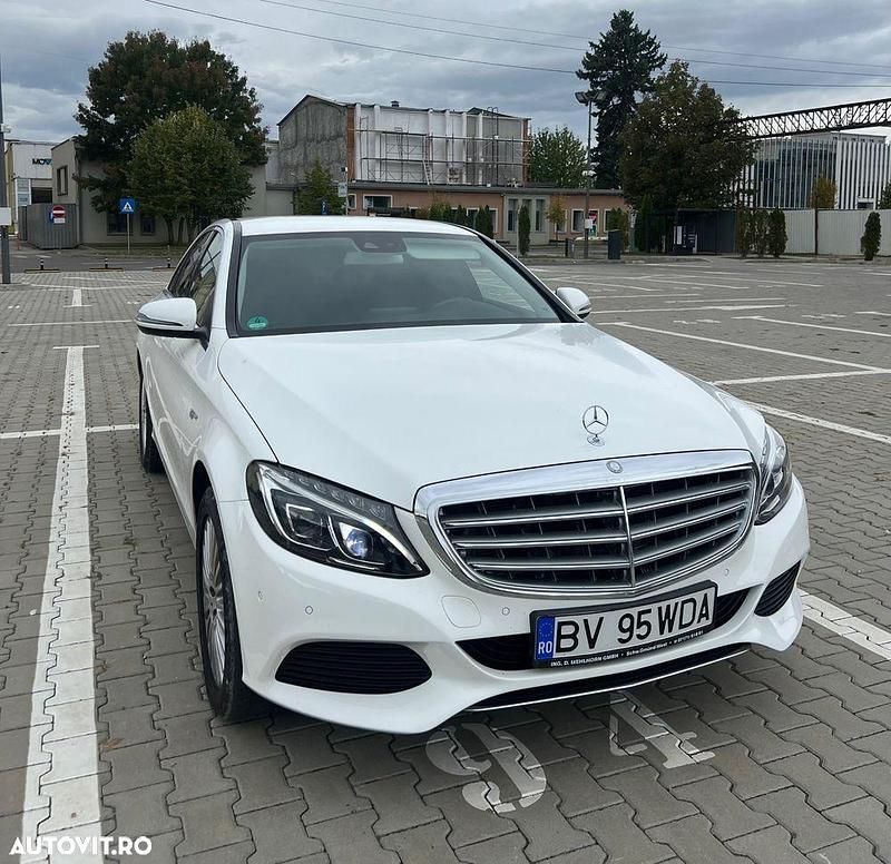 Culoarealb Utilizat 2016 Mercedes C250 Berlinǎ | 17.990 EUR (Preț bun) - Imagine 1/4