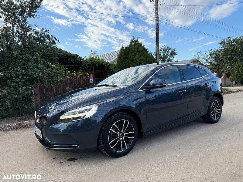 Albastru Utilizat 2017 Volvo V40 Inscription Break | 9.900 EUR (Preț OK) - Imagine 1/4