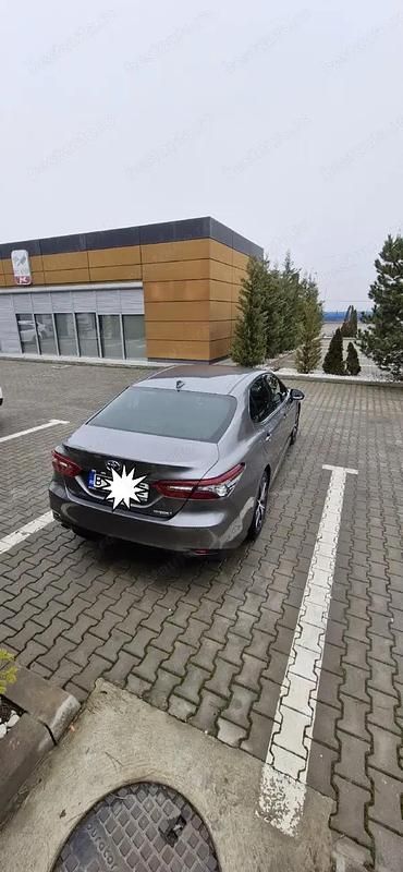 Second-hand Toyota Camry 218 CP (160 kW) 2024 Berlinǎ