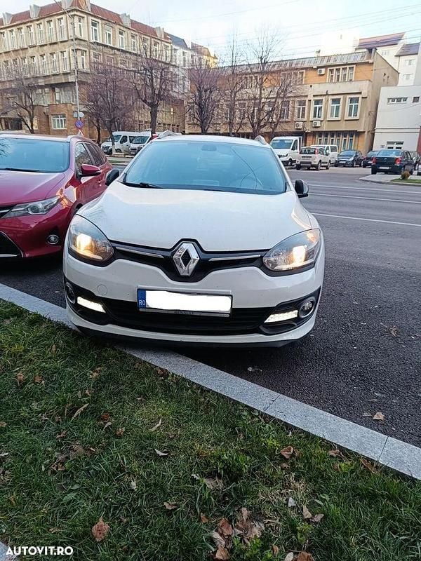 Culoarealb Utilizat 2014 Renault Mégane III Hatchback | 5.500 EUR (Preț OK) - Imagine 1/4