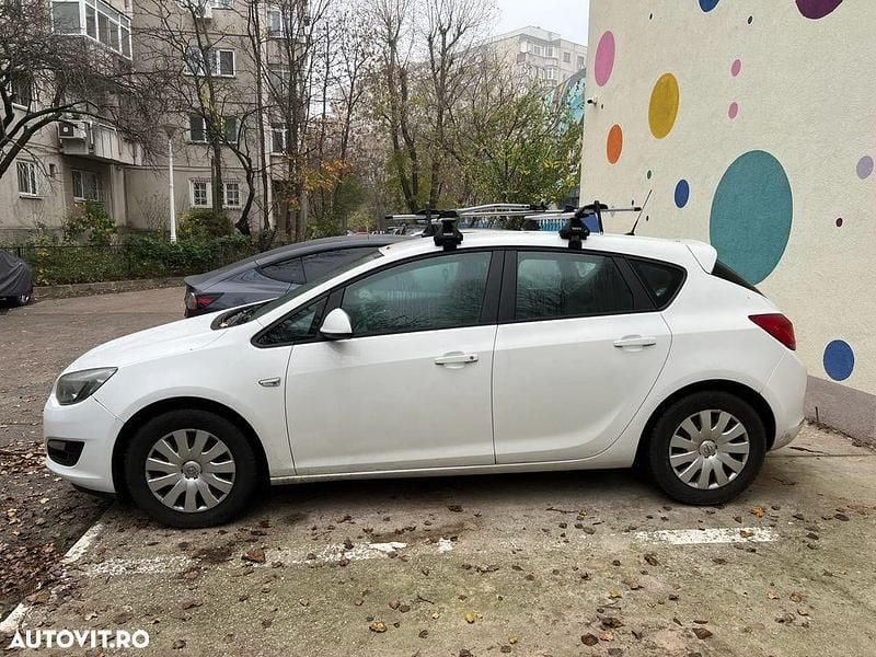 Culoarealb Utilizat 2013 Opel Astra Active Hatchback | 4.399 EUR (Preț bun) - Imagine 1/4