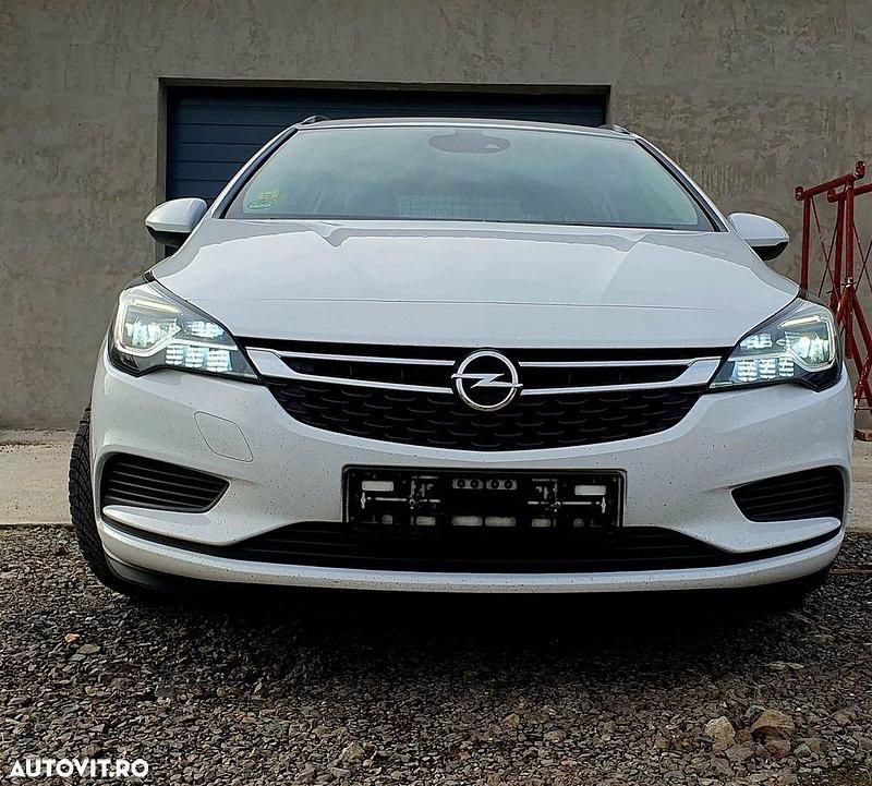 Second-hand Opel Astra Innovation 110 CP (80 kW) 2019 Culoarealb Break