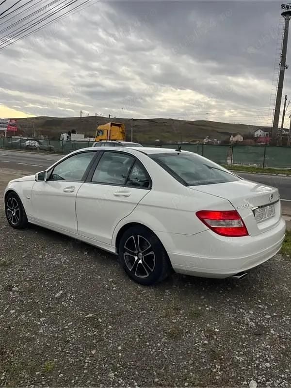 Second-hand Mercedes C200 136 CP (100 kW) 2011 Alb Berlinǎ