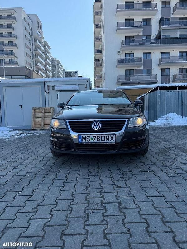 Culoaremaro Utilizat 2006 VW Passat Comfortline Hatchback | 3.500 EUR (Preț OK) - Imagine 1/4