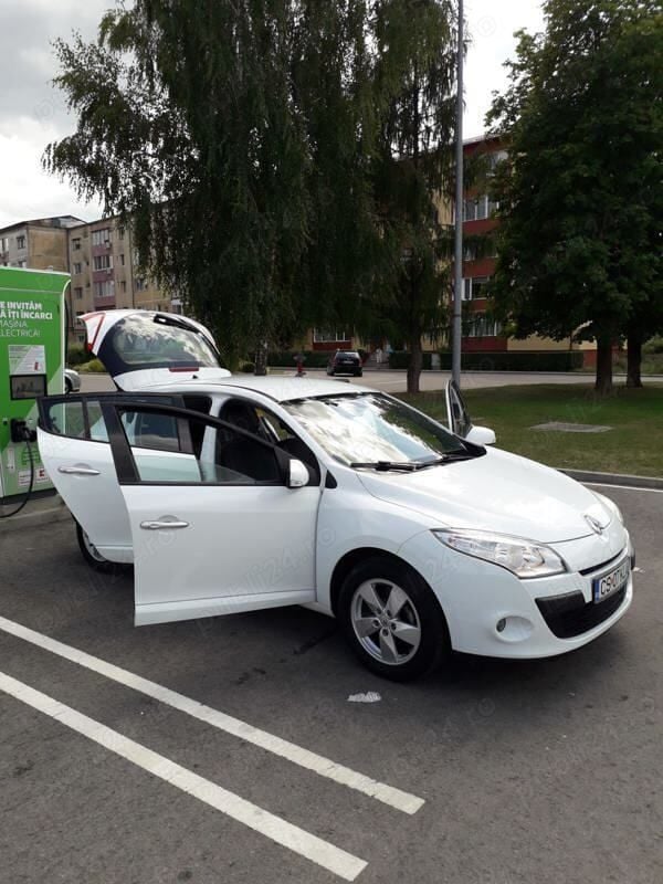 Utilizat 2010 Renault Mégane III Berlinǎ | 8.990 EUR - Imagine 1/4