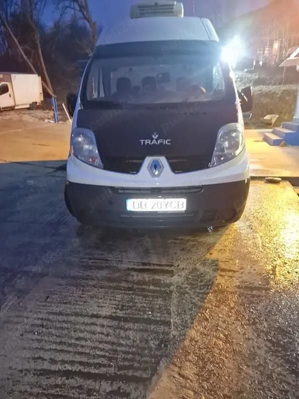 Second-hand Renault Trafic 84 CP (61 kW) 2014 Alb Monovolum