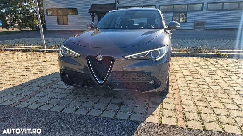 Gri Utilizat 2018 Alfa Romeo Stelvio Executive SUV | 15.700 EUR (Preț bun) - Imagine 1/4