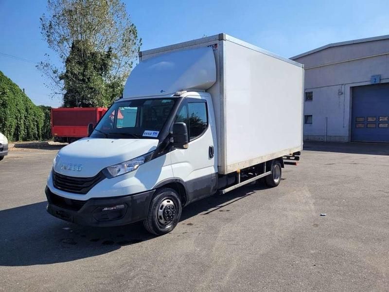 Utilizat 2023 Iveco Daily | 31.990 EUR - Imagine 1/4