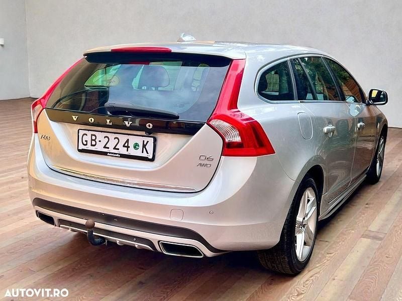 Second-hand Volvo V60 Momentum 280 CP (205 kW) 2015 Culoareargint Break