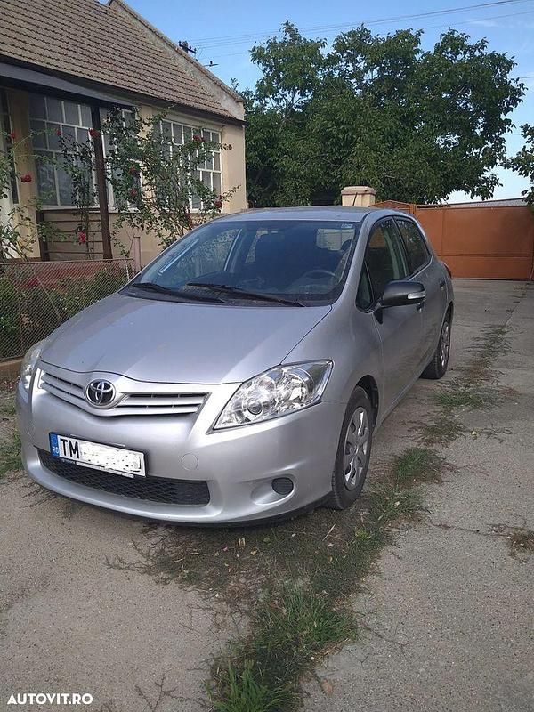 Culoareargint Utilizat 2010 Toyota Auris Terra Hatchback | 5.500 EUR - Imagine 1/4
