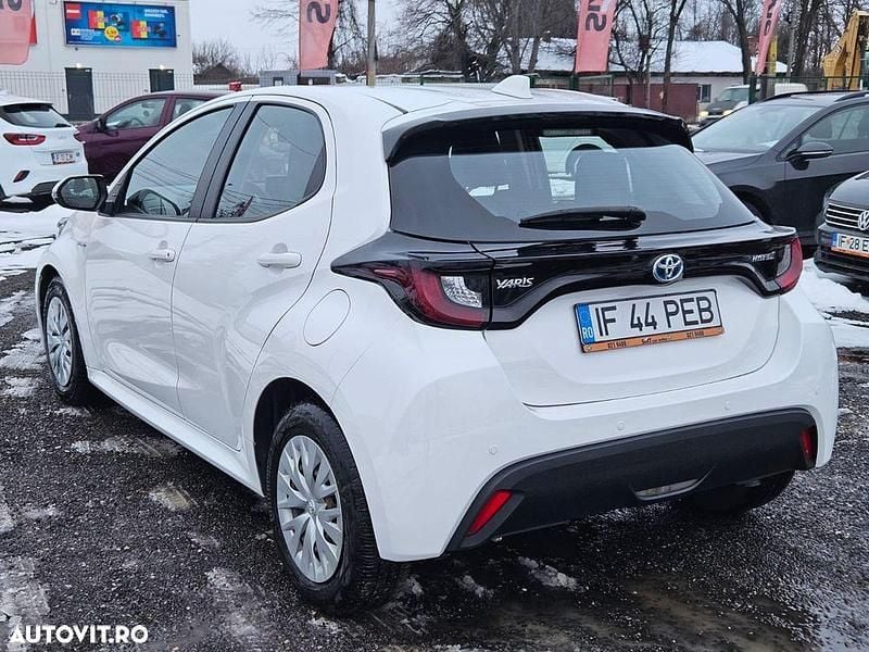 Second-hand Toyota Yaris Hybrid 92 CP (67 kW) 2021 Culoarealb Hatchback