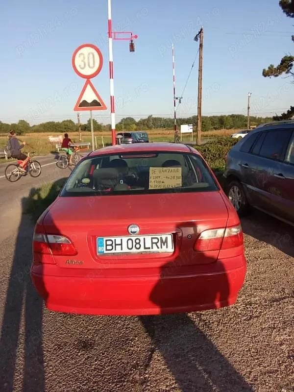 Rosu Utilizat 2007 Fiat Albea Berlinǎ | 1.700 EUR - Imagine 1/4