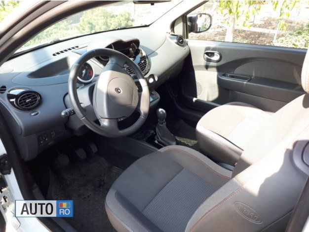 Second-hand Renault Twingo 75 CP (55 kW) 2012 Alb Hatchback