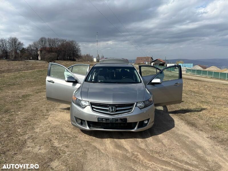 Gri Utilizat 2010 Honda Accord Executive Berlinǎ | 4.800 EUR - Imagine 1/4