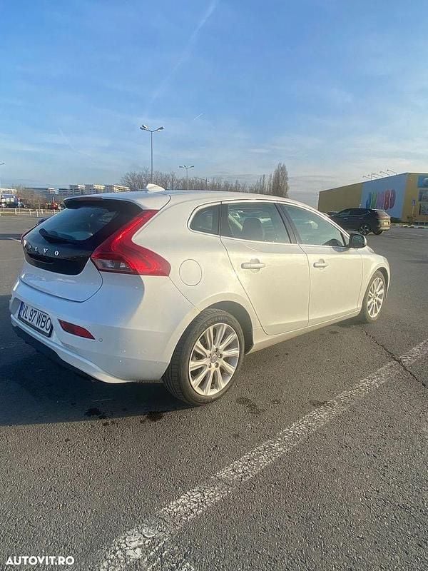 Second-hand Volvo V40 115 CP (84 kW) 2014 Culoarealb