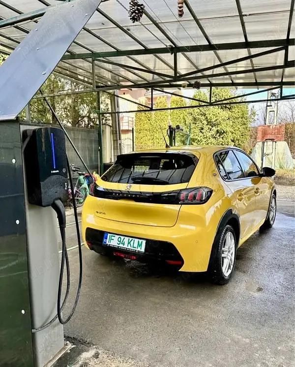 Second-hand Peugeot e-208 147 kW (200 CP) 2020 Auriu Hatchback