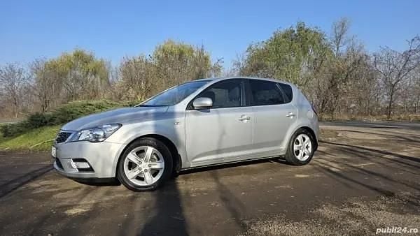 Second-hand Kia Ceed 109 CP (80 kW) 2010 Argintiu Hatchback