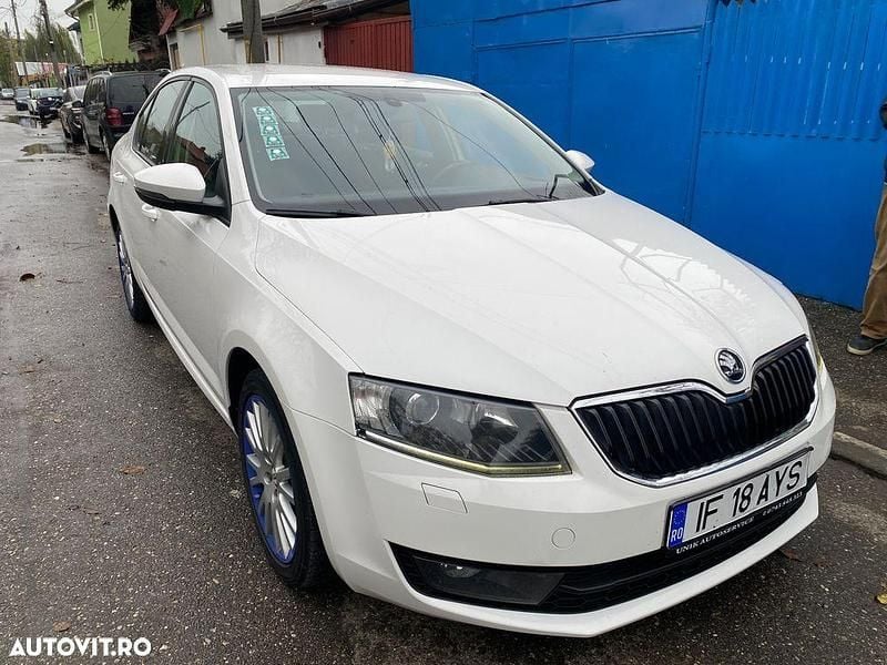 Culoarealb Utilizat 2016 Skoda Octavia GreenLine Hatchback | 7.700 EUR (Preț OK) - Imagine 1/4